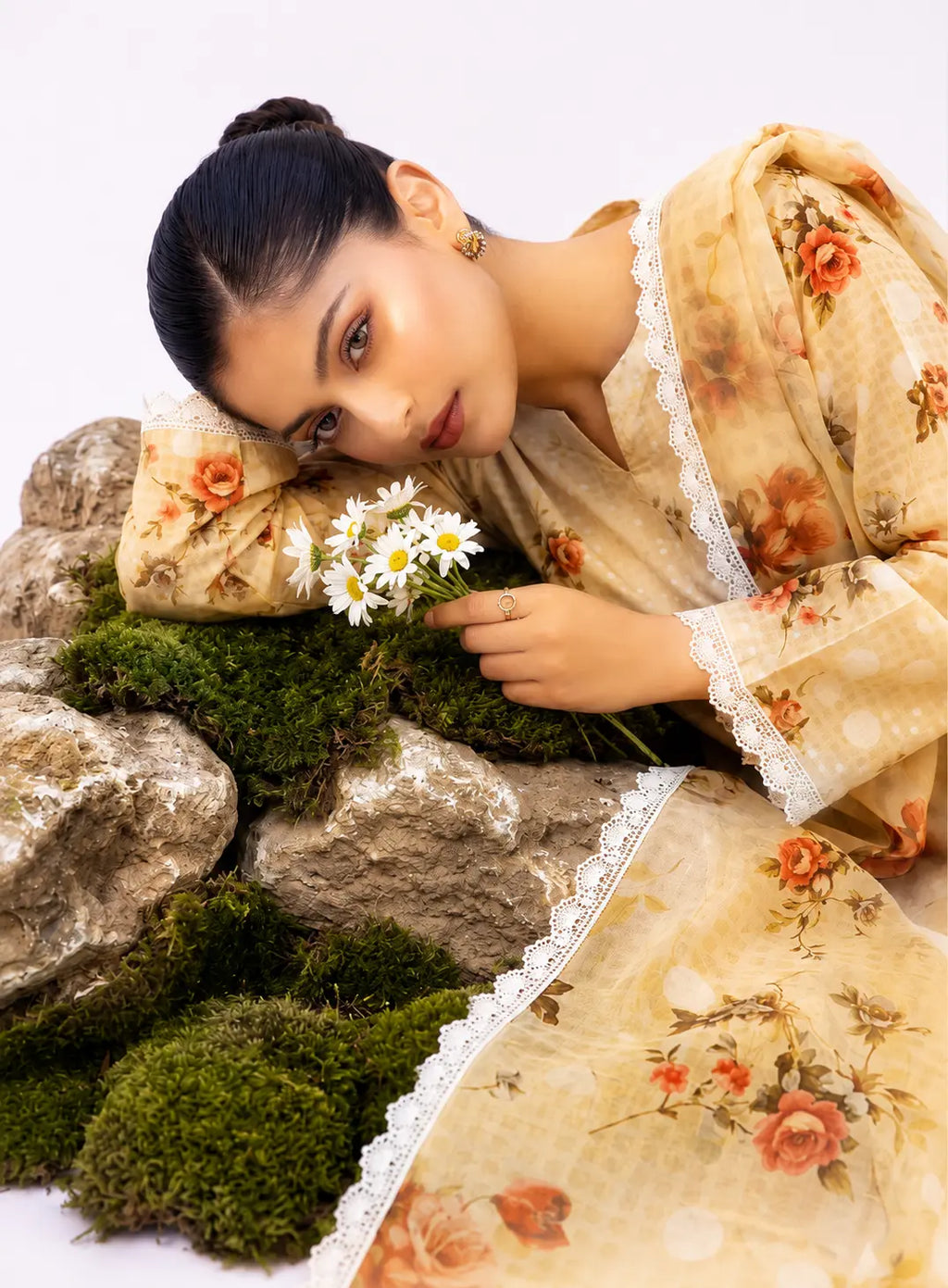Stylish unstitched lawn suit for Pakistani women with printed lawn shirt